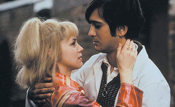 East Is East - Trailer, Kritik, Bilder und Infos zum Film