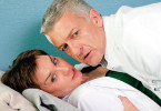 Komische Untersuchung - Dr. Sophie
Schöner (Christine Paul) und Dr. Wu (Dominic Raacke)