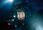Finsterer Aussichten: Ein Höhlentaucher allein im
Wasser