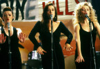 Die Mädels auf der Bühne: Bernie (Bronagh
Gallagher), Natalie (Maria Doyle, M.) und Imelda
(Angeline Ball, r.)