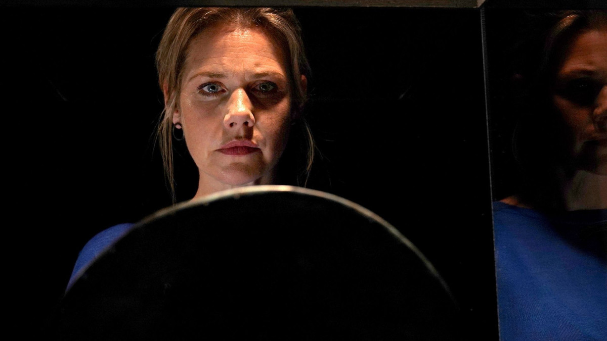 Felicitas Woll in einer Szene aus Das dunkle Vermächtnis